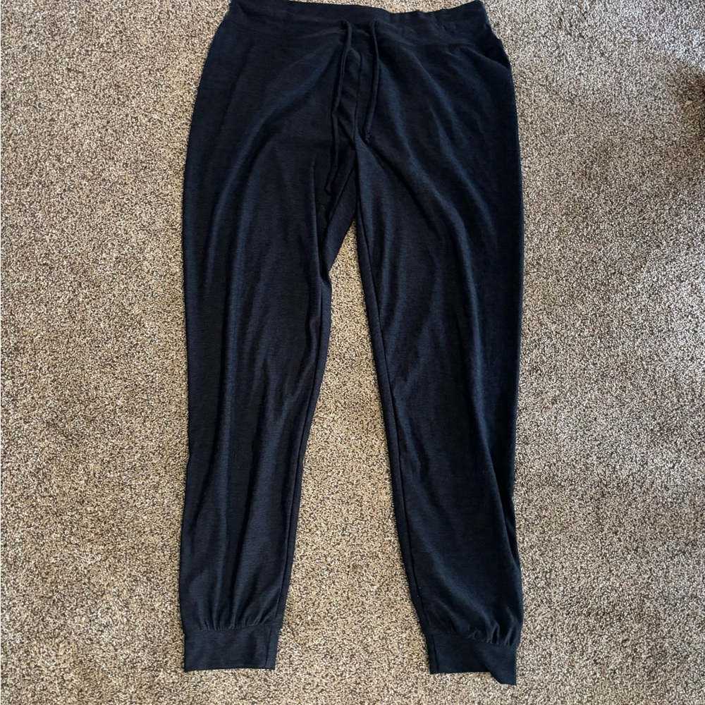Beyond Yoga Lounge Around Joggers Size Medium NEW